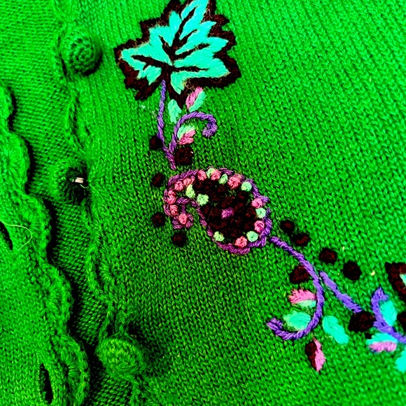 Vintage Koret Sweater Vest Women's - Green Floral Embroidered Button Up - Picture 5 of 6